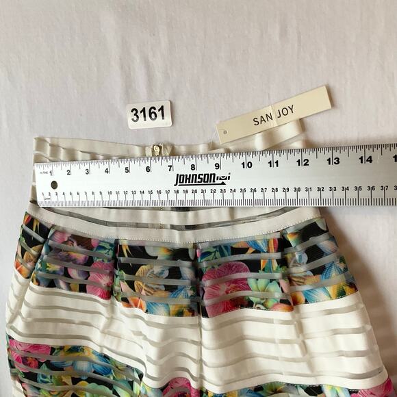 San Joy Women Semi Sheer Sexy Floral Mini Skirt Size M, White & Multi Colored - Picture 2 of 7